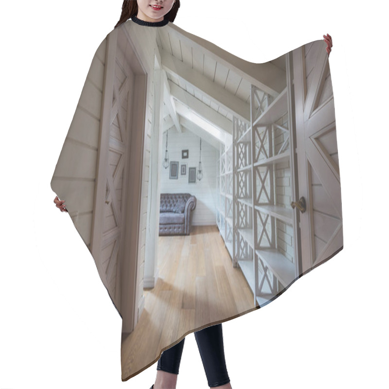 Personality  Hallway In Modern House Hair Cutting Cape