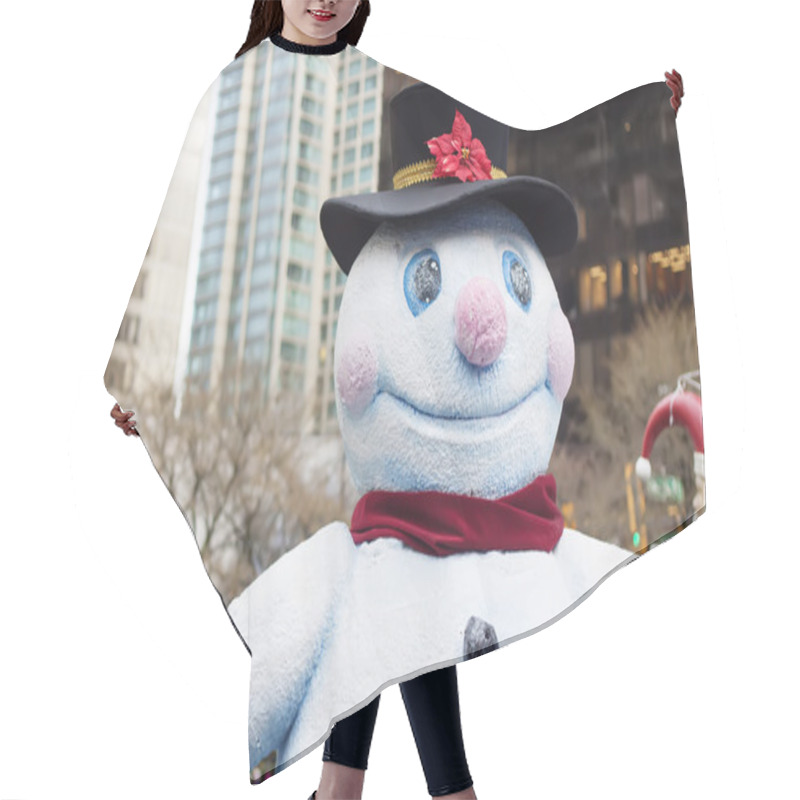 Personality  Happy Snowman In Downtown Vancouver - Closeup Hair Cutting Cape