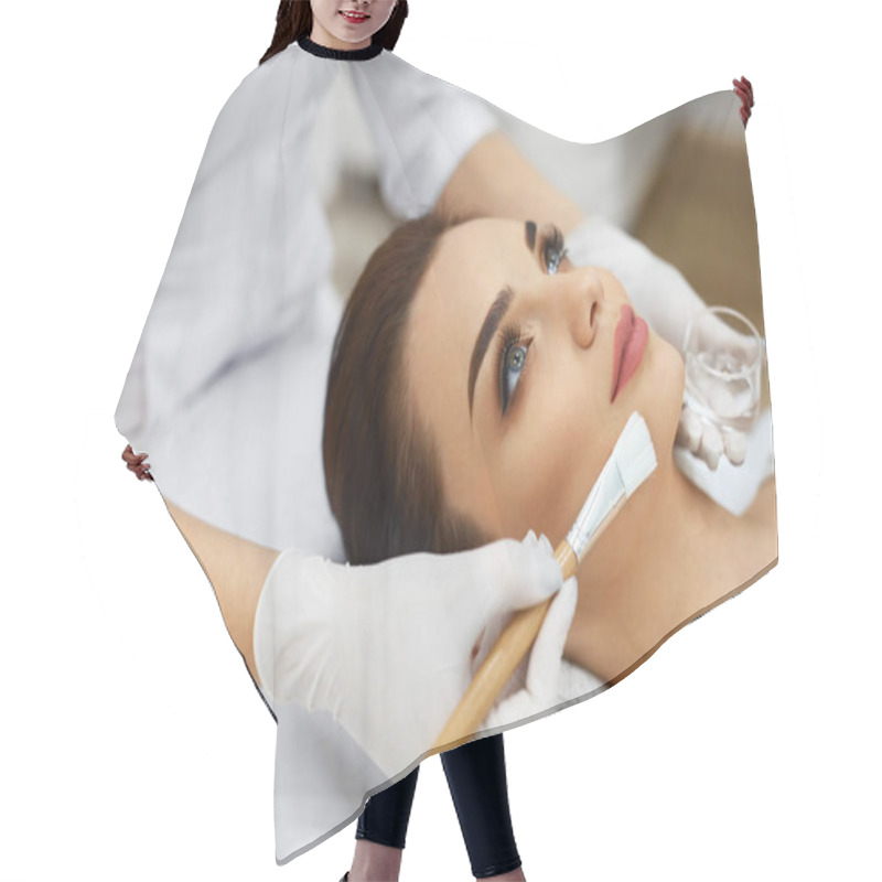 Personality  Cosmetician In Spa Salon Hydrating Beautiful Woman's Face Hair Cutting Cape