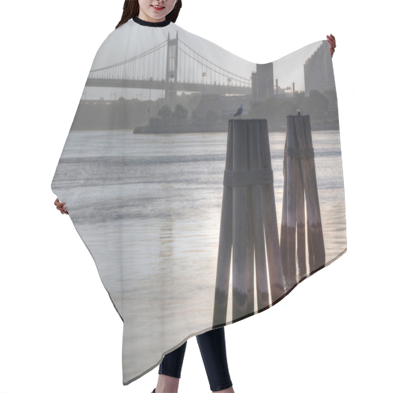 Personality  New York City Bridge Hair Cutting Cape