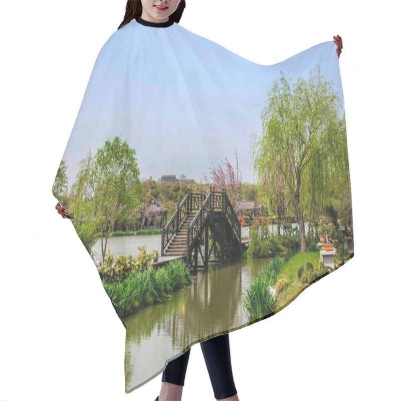 Personality  Yangzhou Slender West Lake Garden Architecture Hair Cutting Cape