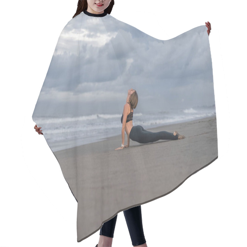 Personality  Upward-Facing Dog Pose Hair Cutting Cape