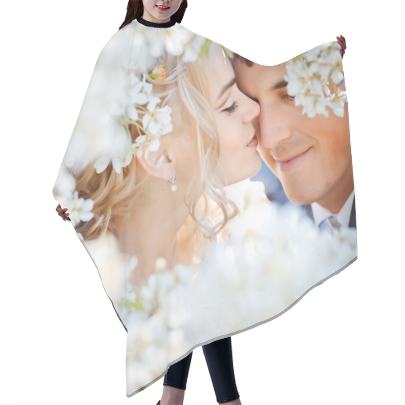 Personality  Wedding Couple In Spring Hair Cutting Cape