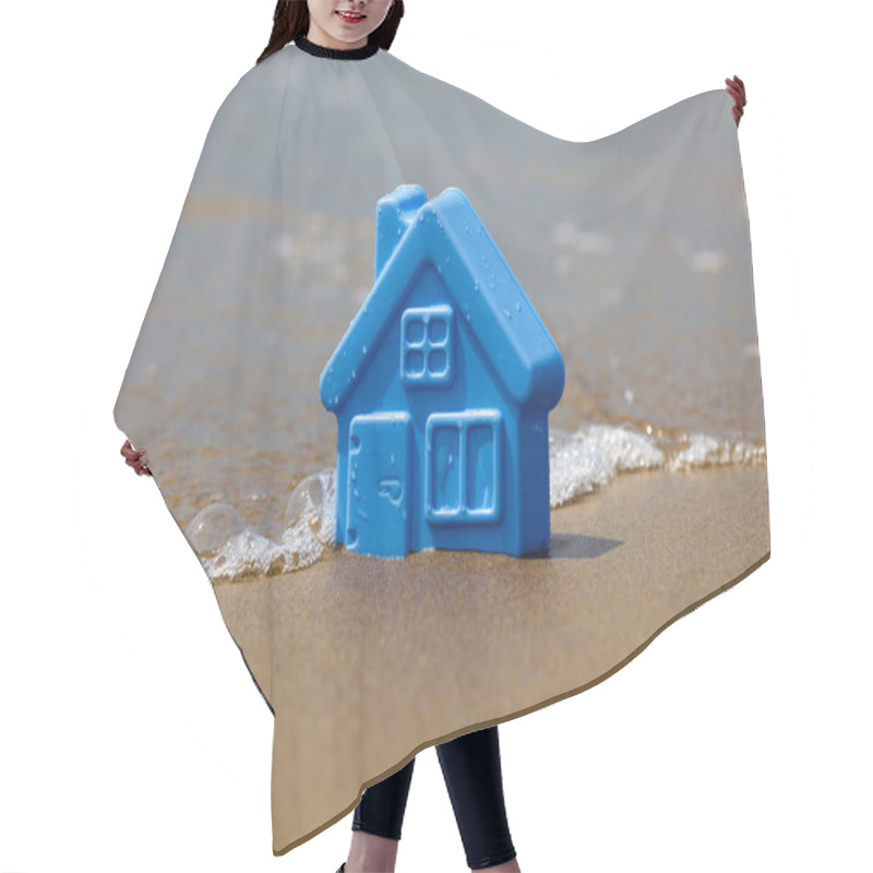 Personality  Toy Plastic House On The Sand Washes Wave Hair Cutting Cape