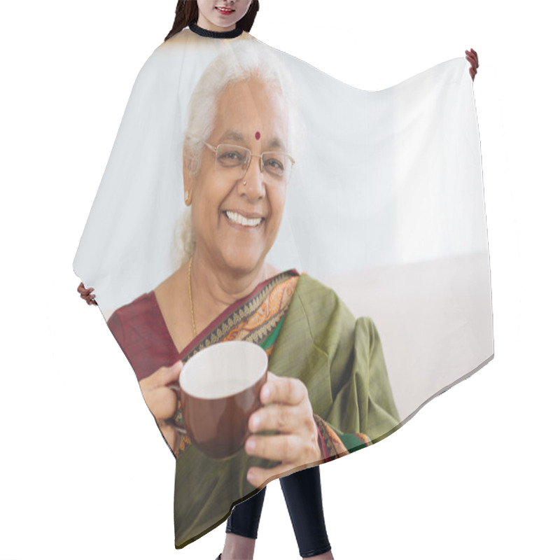 Personality  Cheerful Indian Lady Hair Cutting Cape