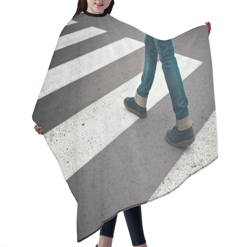 Personality  Woman Crossing Street Hair Cutting Cape