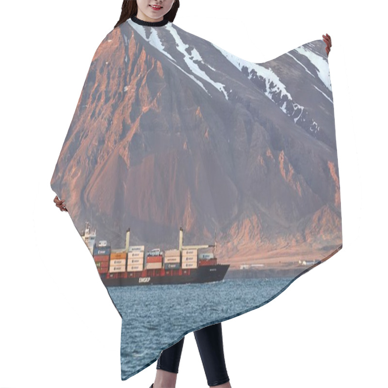 Personality  Container Ship Arriving Hair Cutting Cape