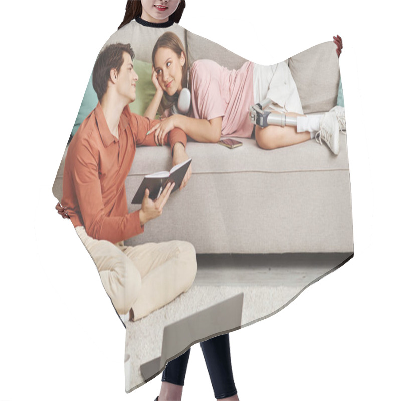 Personality  A Woman With A Prosthetic Leg Relaxes On A Sofa With Her Boyfriend. Hair Cutting Cape