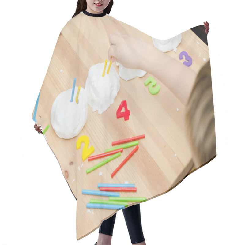 Personality  The Child Learns To Count. Hand Made Snow From Hair Conditioner And Potato Starch. Montessori Materials. Development, Education. Preschool Children Educational Toys. Activity At Home. Hair Cutting Cape