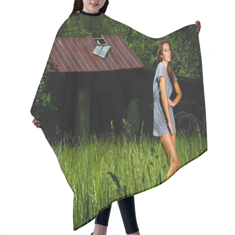 Personality  A Beautiful Brunette Model Confidently Poses In A Lush Green Field, Radiating Energy And Enthusiasm. Her Curves Accentuate Her Natural Beauty, Bringing Life And Vibrancy To The Picturesque Scene. Hair Cutting Cape