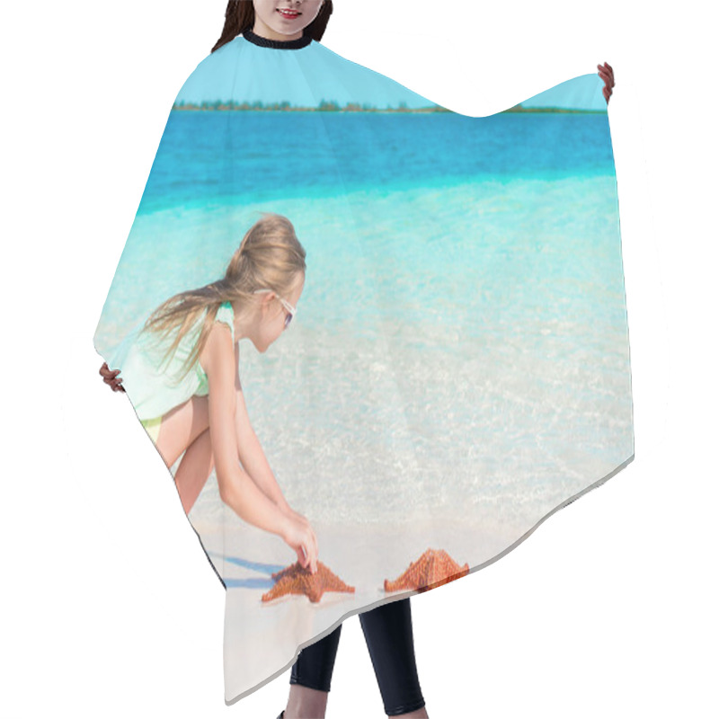 Personality  Adorable Little Girl Take Care Of Red Starfish On White Empty Beach Hair Cutting Cape