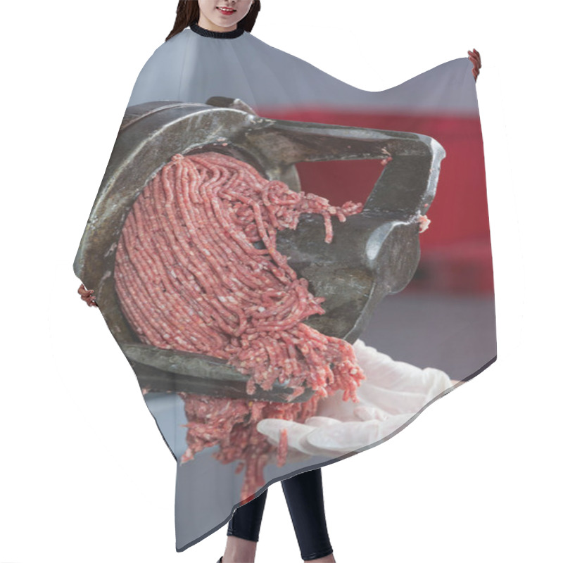 Personality  Minced Meat Coming Out From Grinder Hair Cutting Cape