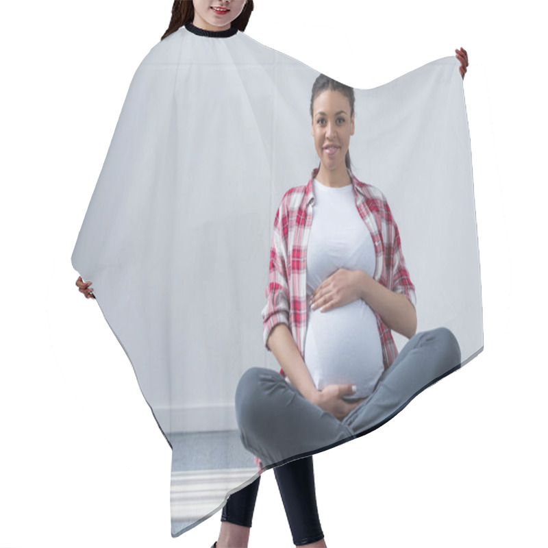 Personality  African American Pregnant Woman Sitting On Yoga Mat Hair Cutting Cape