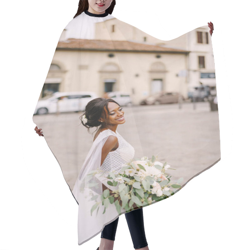 Personality  Wedding In Florence, Italy. African-American Bride In A White Dress And A Long Veil. With A Magnificent Bouquet Of The Bride In Her Arms. Hair Cutting Cape