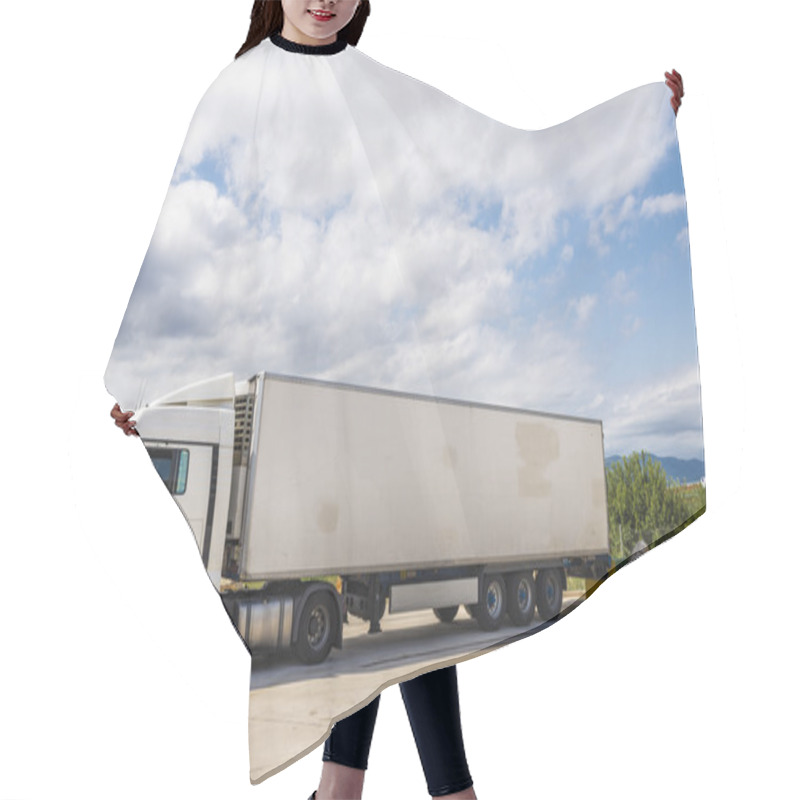 Personality  Truck Parked Hair Cutting Cape