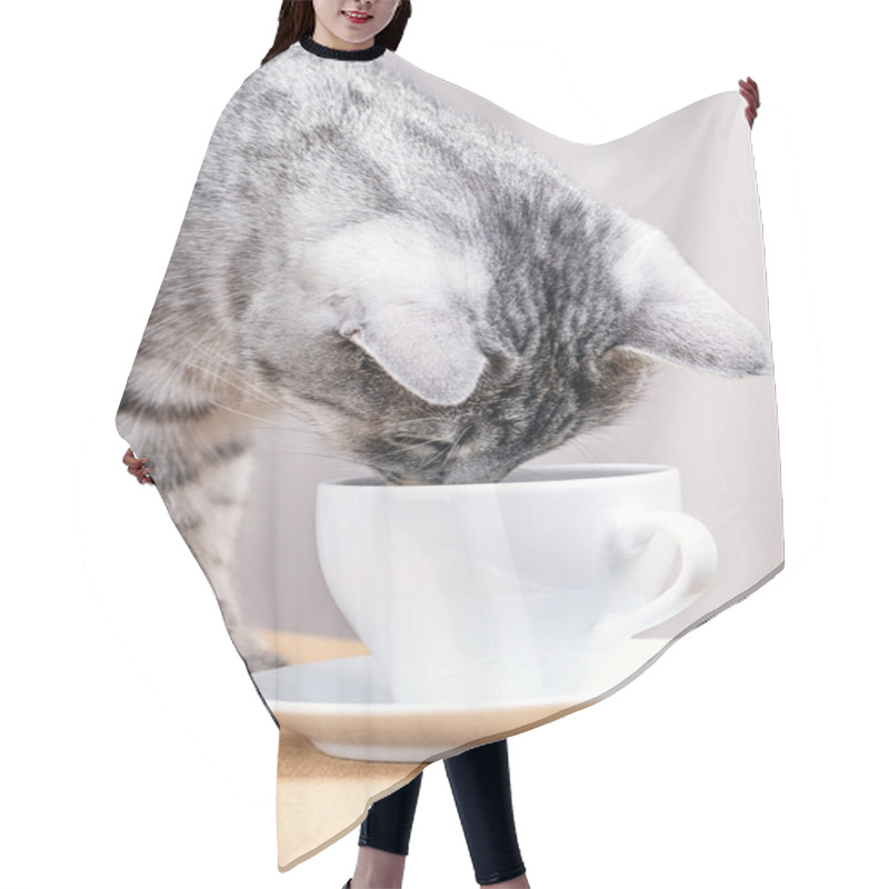 Personality  White Tea Mug Cat Hair Cutting Cape