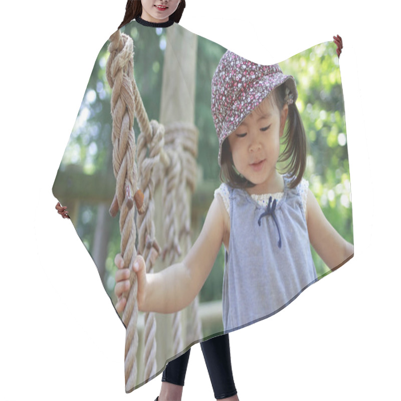 Personality  Japanese Girl Playing With Rope Walking (2 Years Old) Hair Cutting Cape