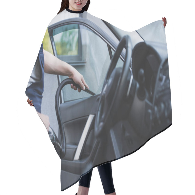 Personality  Cropped View Of Car Cleaner Vacuuming Car Front Door Hair Cutting Cape