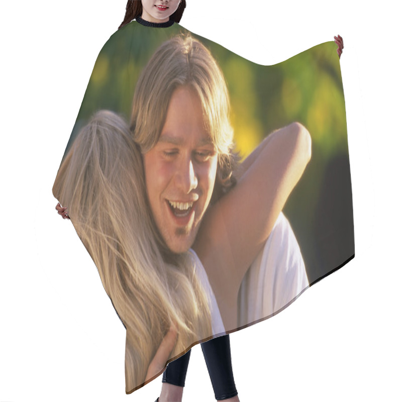 Personality  Teen Couple Hugging Hair Cutting Cape