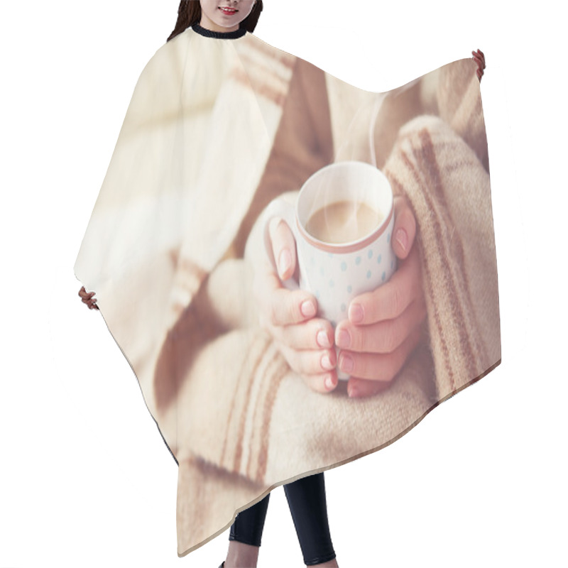 Personality  Cup Of Hot Coffee Warming In The Hands Of A Girl Hair Cutting Cape