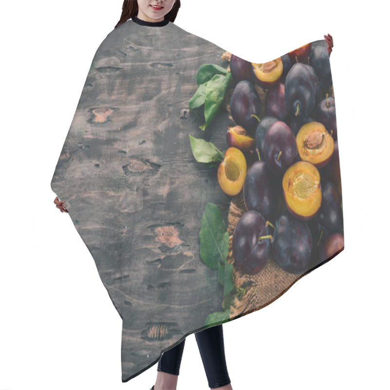 Personality  Fresh Plums With Leaves. Fruits. On A Black Wooden Background. Top View. Free Space For Your Text. Hair Cutting Cape