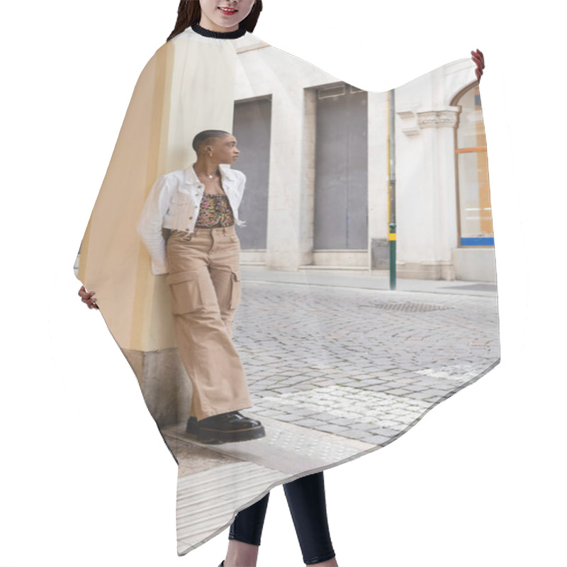 Personality  Side View Of Short Haired African American Traveler Standing On Urban Street In Treviso Hair Cutting Cape