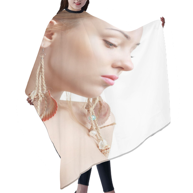 Personality  Peculiar Woman With Shell Earrings Hair Cutting Cape