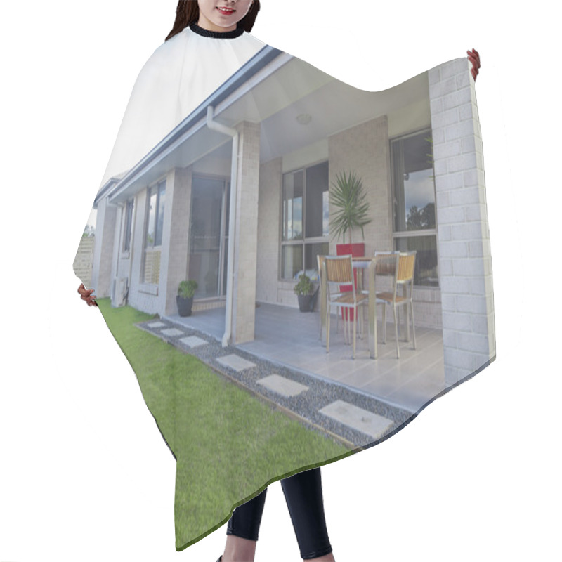 Personality  Modern Backyard Hair Cutting Cape