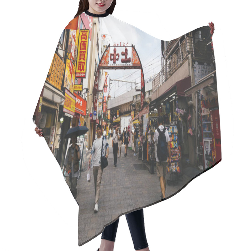 Personality  Tokyo, Japan - August 6, 2024: Ameyoko, A Vibrant Street Market In Ueno, Tokyo, Offers Bustling Shops, Food Stalls, And Local Goods, Capturing The Lively Essence Of Japanese Street Commerce Hair Cutting Cape