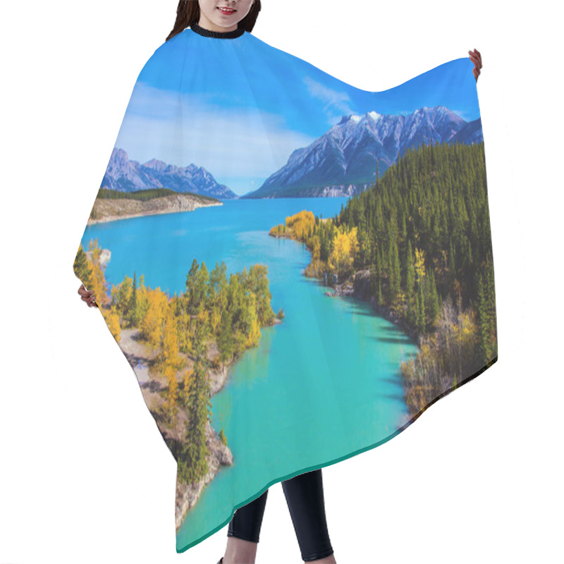 Personality   The Emerald Water Of The Abraham Lake Is Surrounded By Evergreen Coniferous Forests And Golden Autumn Groves Of Birches. Concept Of Active, Ecological And Photo Tourism Hair Cutting Cape