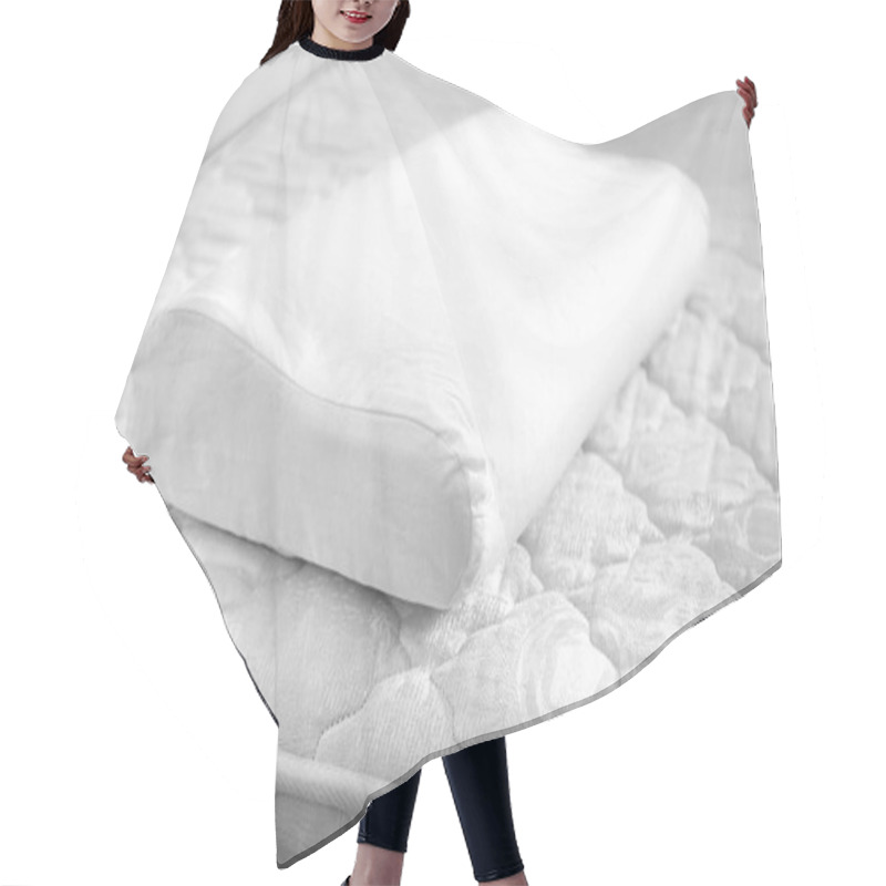 Personality  White Orthopedic Pillow Hair Cutting Cape