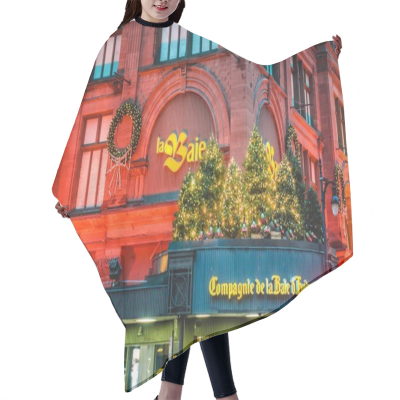 Personality  Montreal, Canada - November 25, 2017: La Baie Store Front And Xmas Decorations On Ste-Catherine Street During A Christmas Shopping Rainy Night Hair Cutting Cape