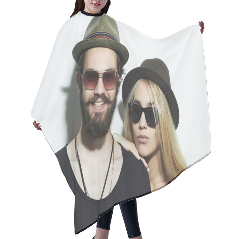 Personality  Beautiful Happy Couple In Hat Wearing Trendy Glasses Together. Hipster Boy And Girl. Bearded Young Man And Blonde In Sunglasses Hair Cutting Cape