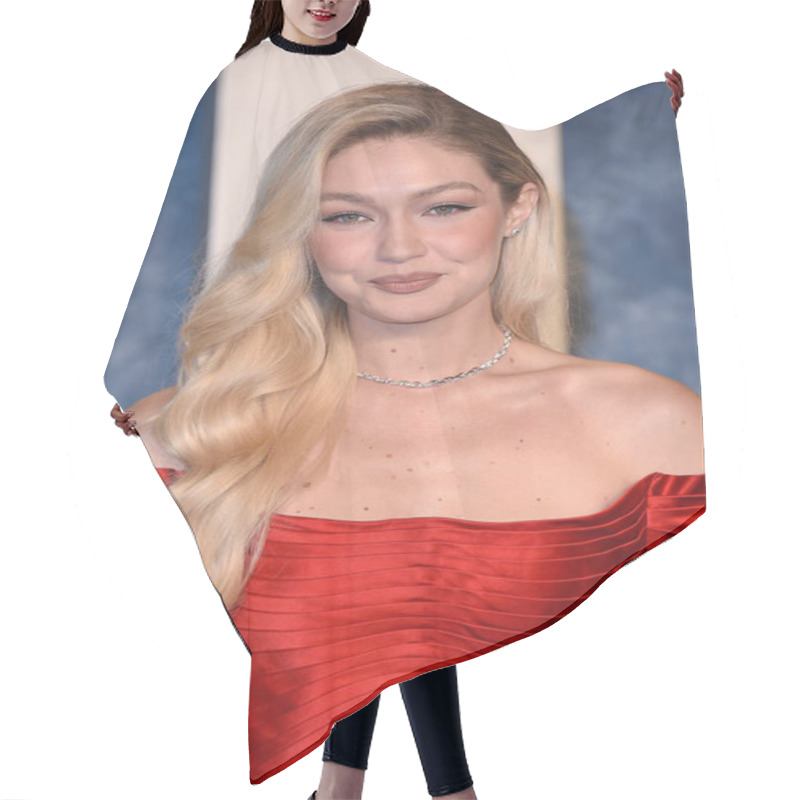 Personality  LOS ANGELES - MAR 12:  Gigi Hadid At The 2023 Vanity Fair Oscar Party At The Wallis Annenberg Center For The Performing Arts On March 12, 2023 In Beverly Hills, CA Hair Cutting Cape