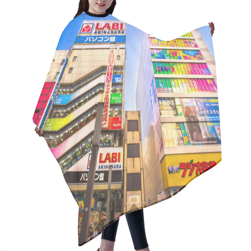 Personality  Akihabara District In Tokyo Hair Cutting Cape