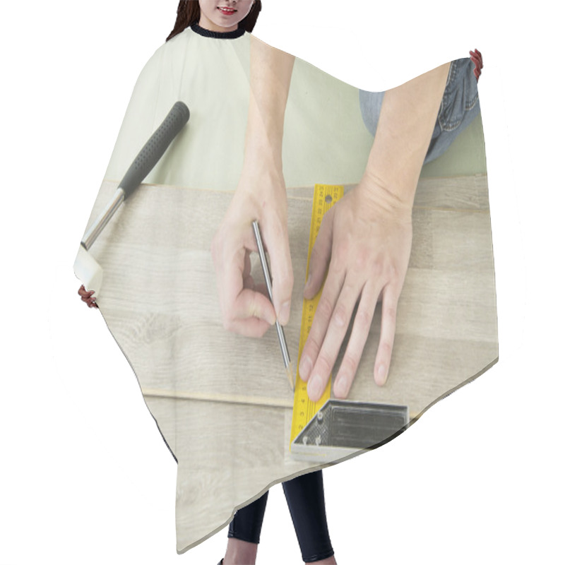 Personality  Man With Tools To Laying Laminate Hair Cutting Cape