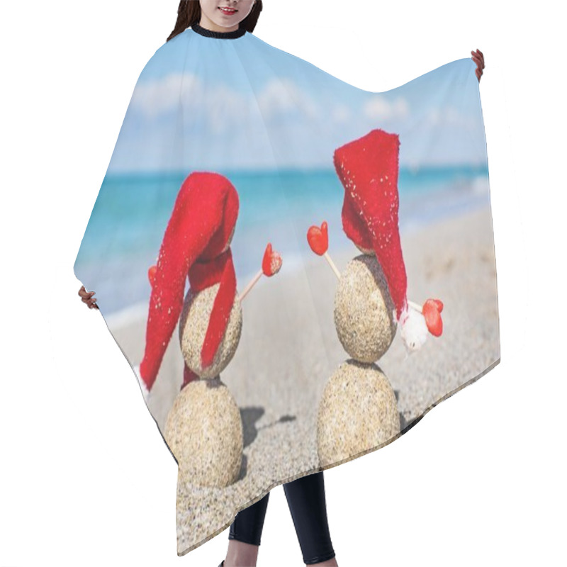 Personality  Sandy Snowmen On The Beach. New Years Holiday In Hot Countries Concept Hair Cutting Cape