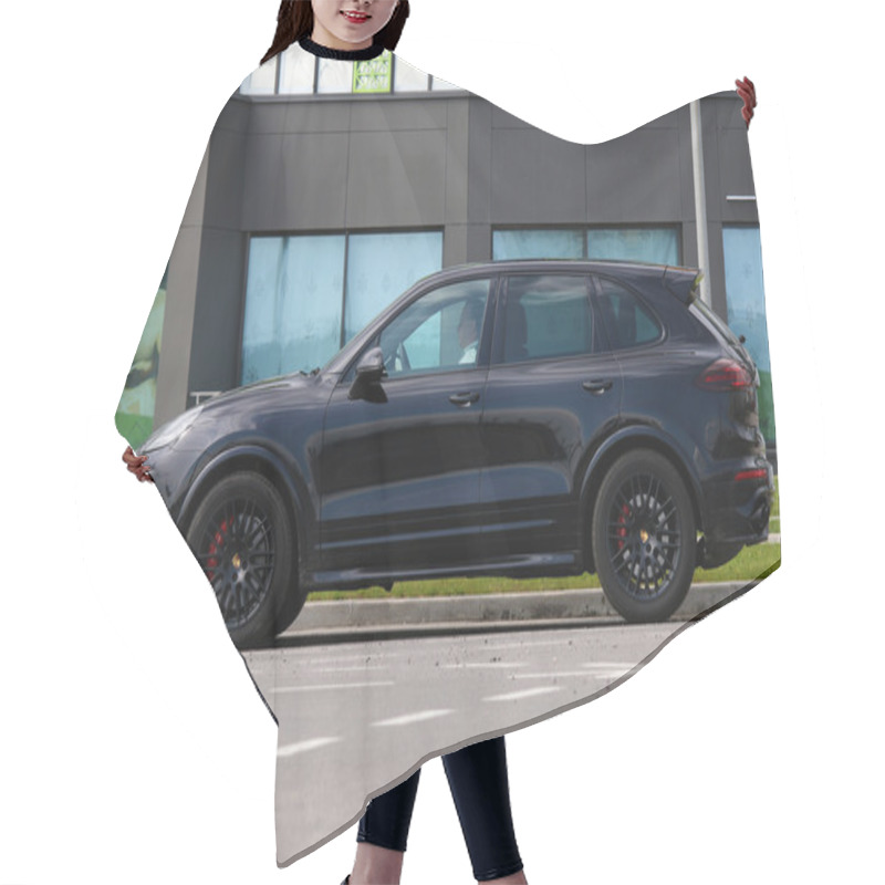 Personality  New Porsche Cayenne GTS Hair Cutting Cape