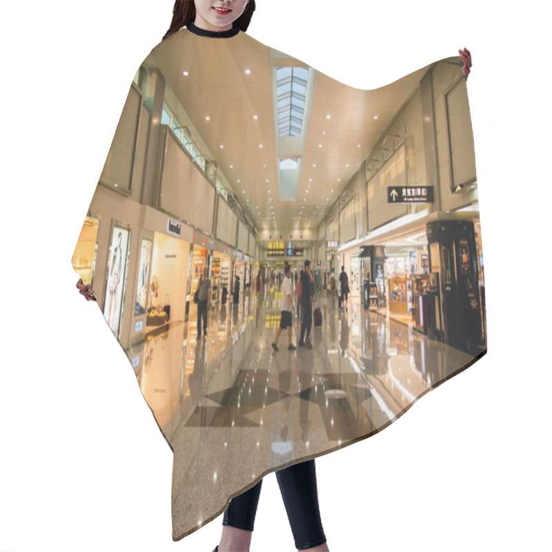 Personality  Taiwan Taoyuan International Airport Terminal Duty-free Shopping Malls Hair Cutting Cape