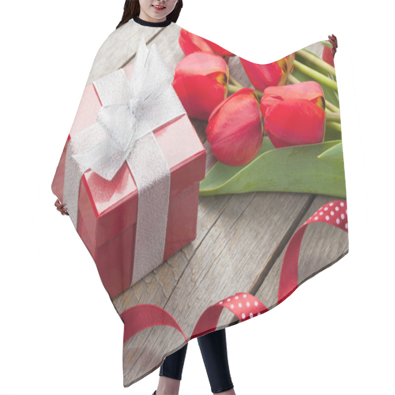 Personality  Fresh Tulips Bouquet And Gift Box Hair Cutting Cape