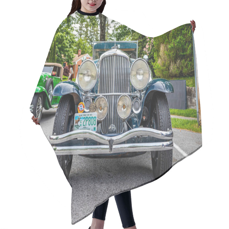 Personality  Highlands, NC - June 11, 2022: Low Perspective Front View Of A 1933 Duesenberg J-427 Murphy Bodied Town Car At A Local Car Show. Hair Cutting Cape