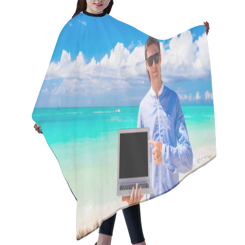 Personality  Young Man With Laptop During Beach Vacation Hair Cutting Cape