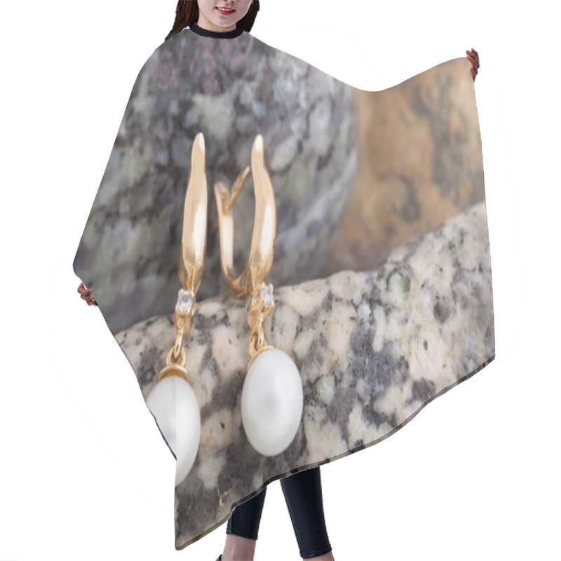 Personality  Gold Earrings With Diamonds And Pearls On The Natural Stones Bac Hair Cutting Cape