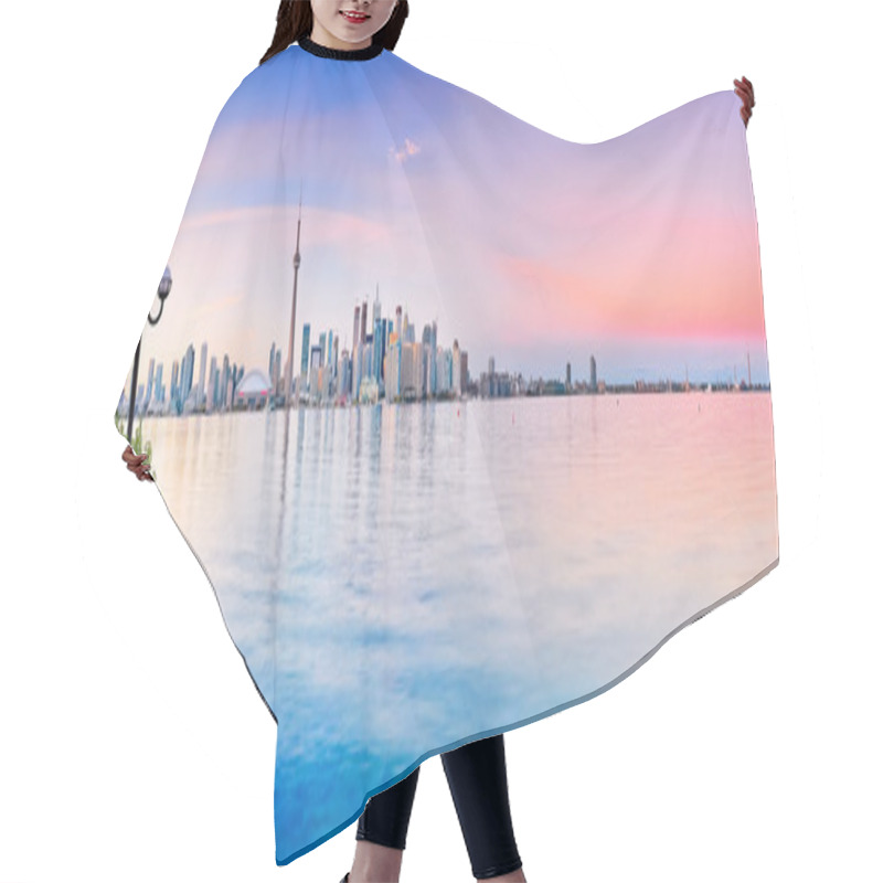 Personality  Panorama Of Toronto City Reflected On The Lake. Hair Cutting Cape