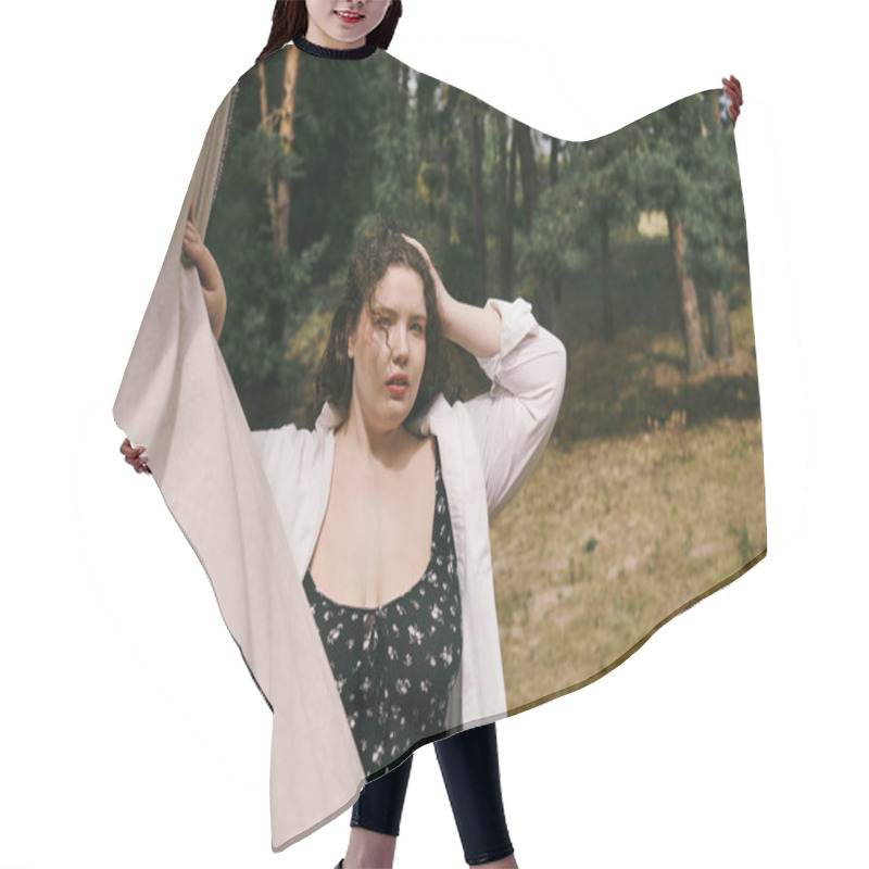 Personality  A Beautiful Plus Size Woman Stands Gracefully In A Sunlit Field, Surrounded By Nature. Hair Cutting Cape