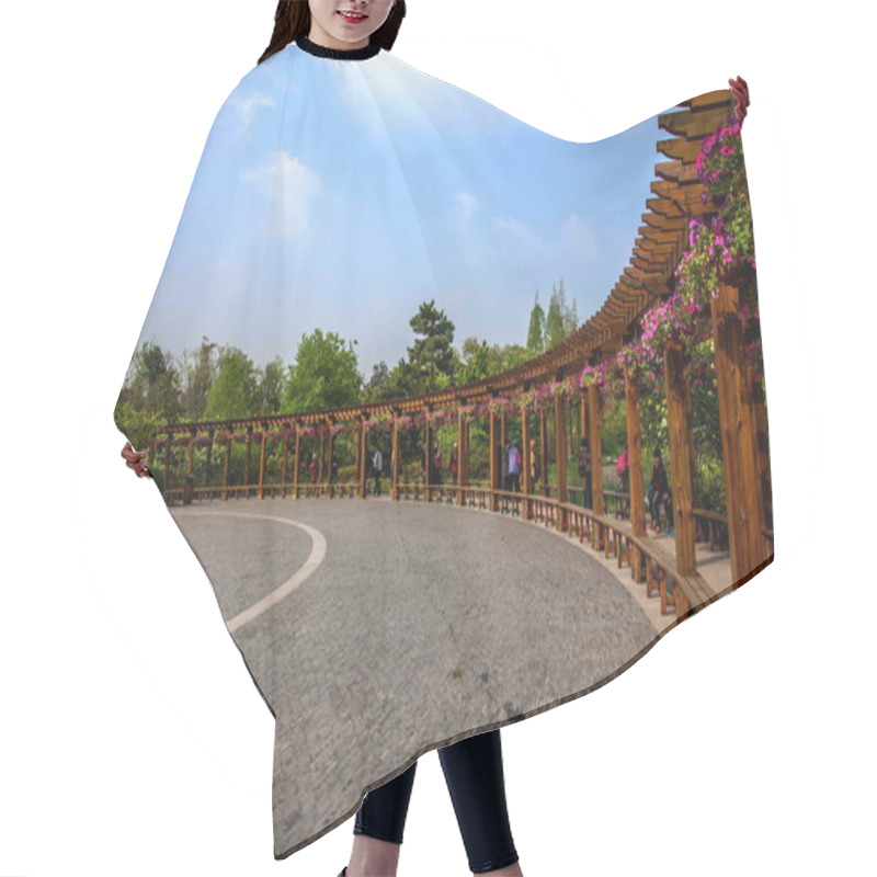 Personality  Yangzhou Slender West Lake Garden Flower Gallery Hair Cutting Cape