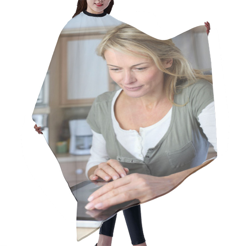 Personality  Middle-aged Woman Using Tablet In Kitchen Hair Cutting Cape