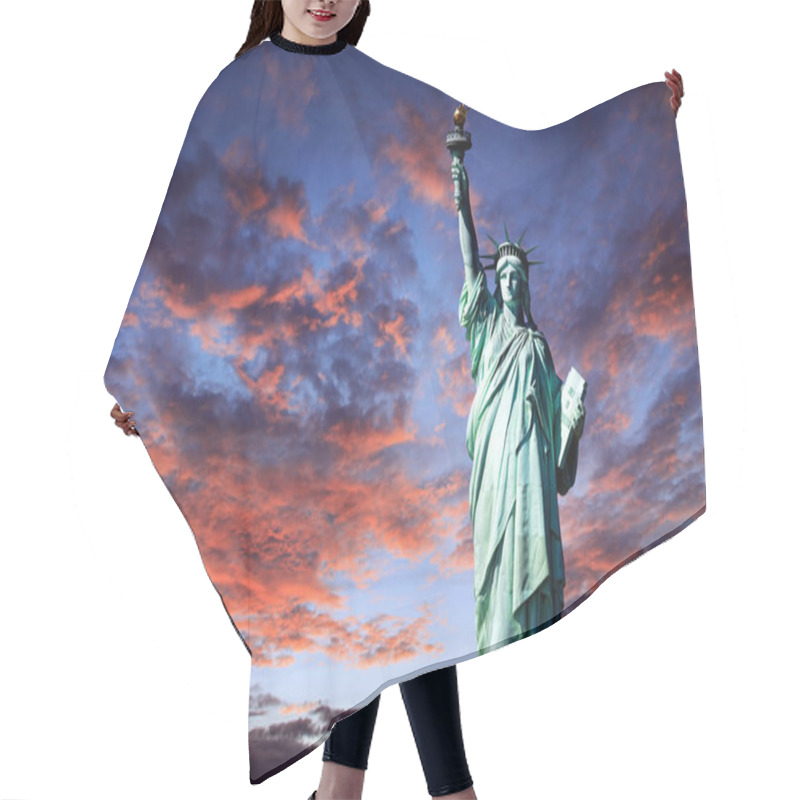 Personality  Statue Of Liberty Hair Cutting Cape