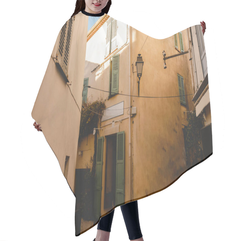 Personality  Grungy Buildings Hair Cutting Cape