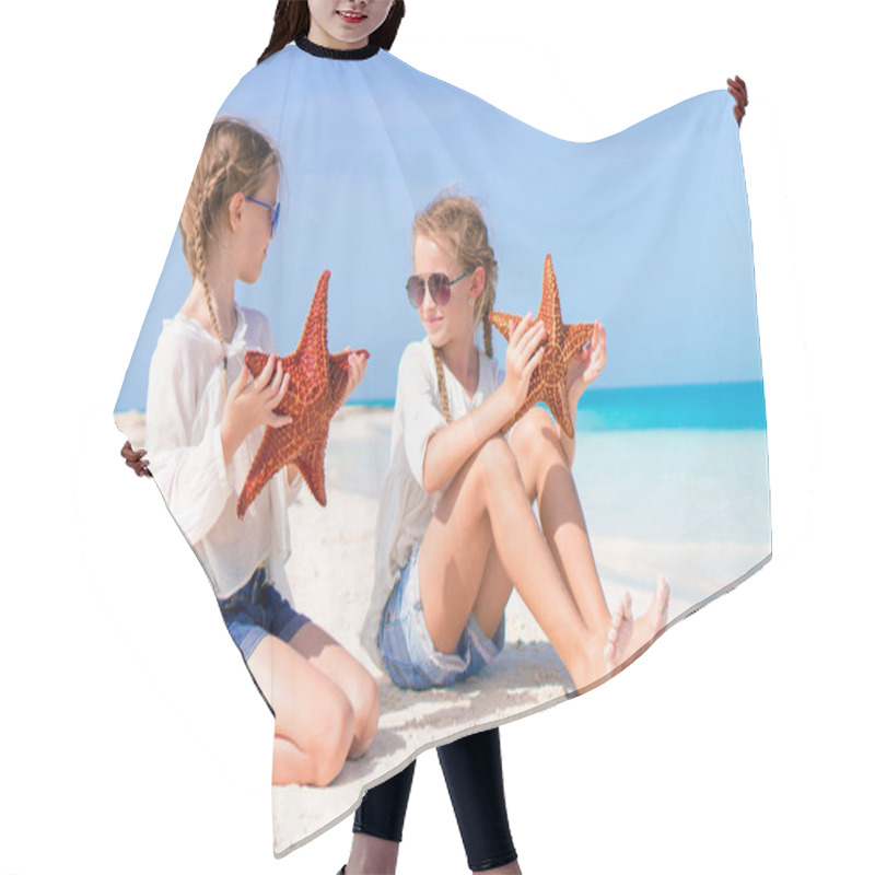 Personality  Adorable Little Girls With Starfishes On White Empty Beach Hair Cutting Cape